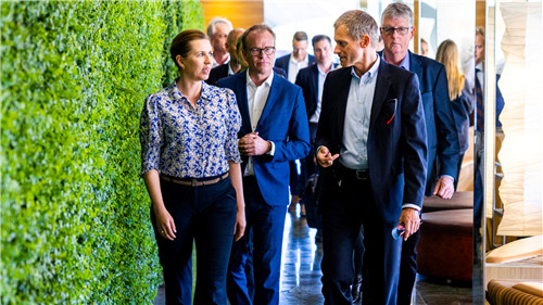 丹麥首相梅特·弗雷澤里克森視察丹佛斯總部，了解了現有的技術如何顯著降低能耗并減少排放.jpg